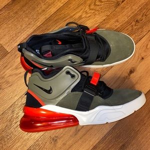 Air Force 270 army green/red size 11.5